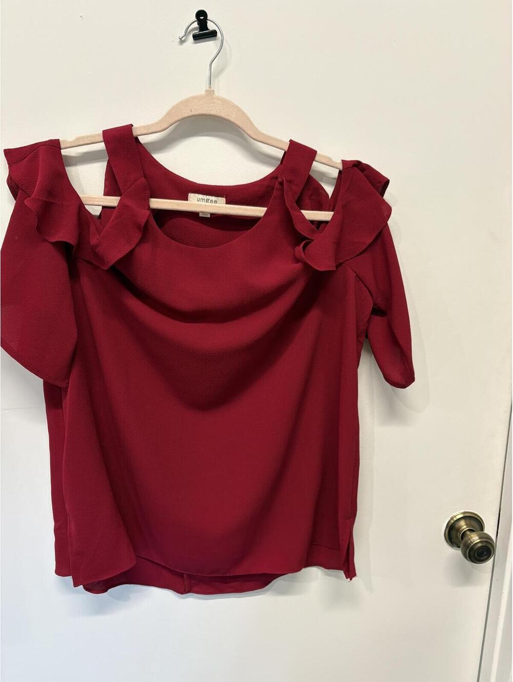 Umgee Burgundy Sleeveless Ruffle Cold Shoulder Top Size L